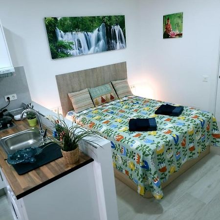 Apartamentos Zanca City Center Free Luggage Storage Малага Экстерьер фото