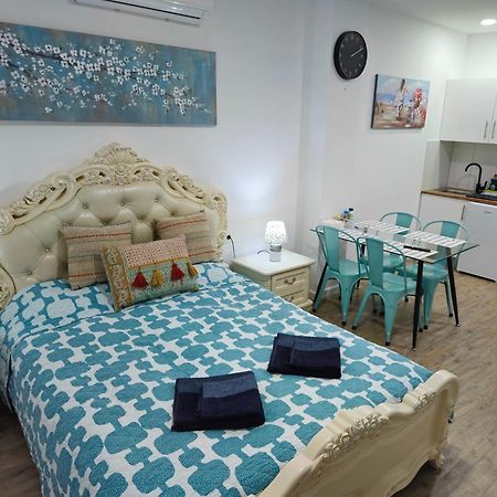 Apartamentos Zanca City Center Free Luggage Storage Малага Экстерьер фото