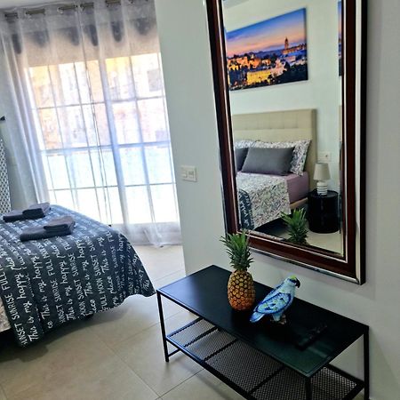 Apartamentos Zanca City Center Free Luggage Storage Малага Экстерьер фото