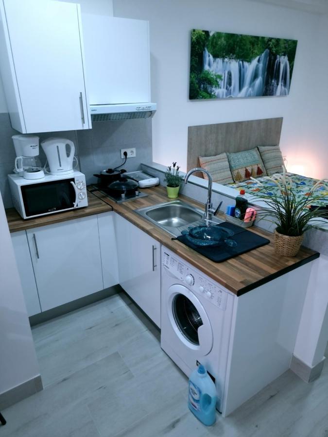 Apartamentos Zanca City Center Free Luggage Storage Малага Экстерьер фото