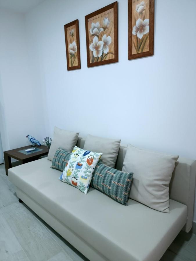 Apartamentos Zanca City Center Free Luggage Storage Малага Экстерьер фото