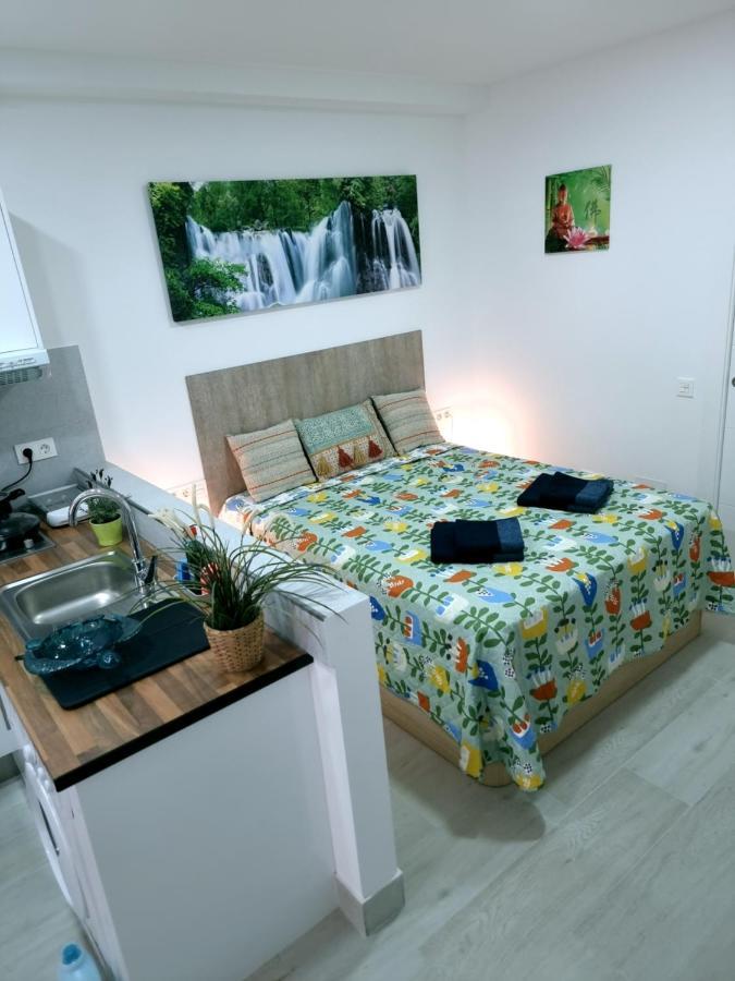 Apartamentos Zanca City Center Free Luggage Storage Малага Экстерьер фото