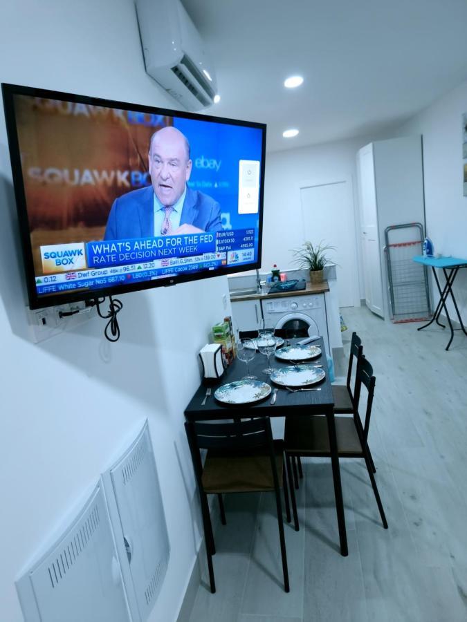 Apartamentos Zanca City Center Free Luggage Storage Малага Экстерьер фото