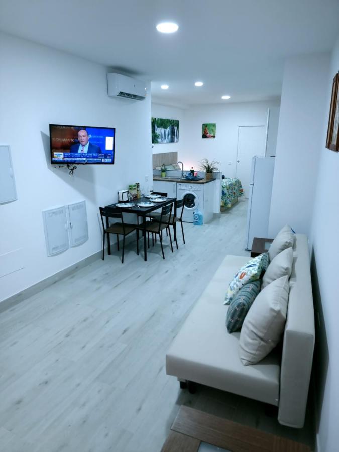 Apartamentos Zanca City Center Free Luggage Storage Малага Экстерьер фото