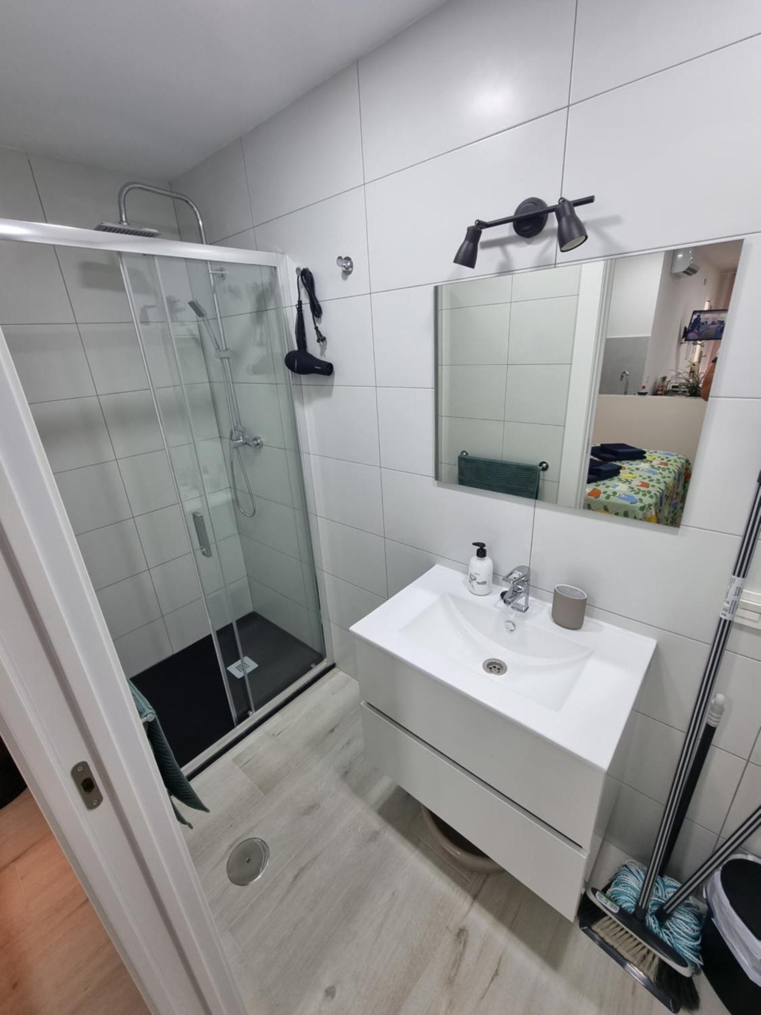 Apartamentos Zanca City Center Free Luggage Storage Малага Экстерьер фото