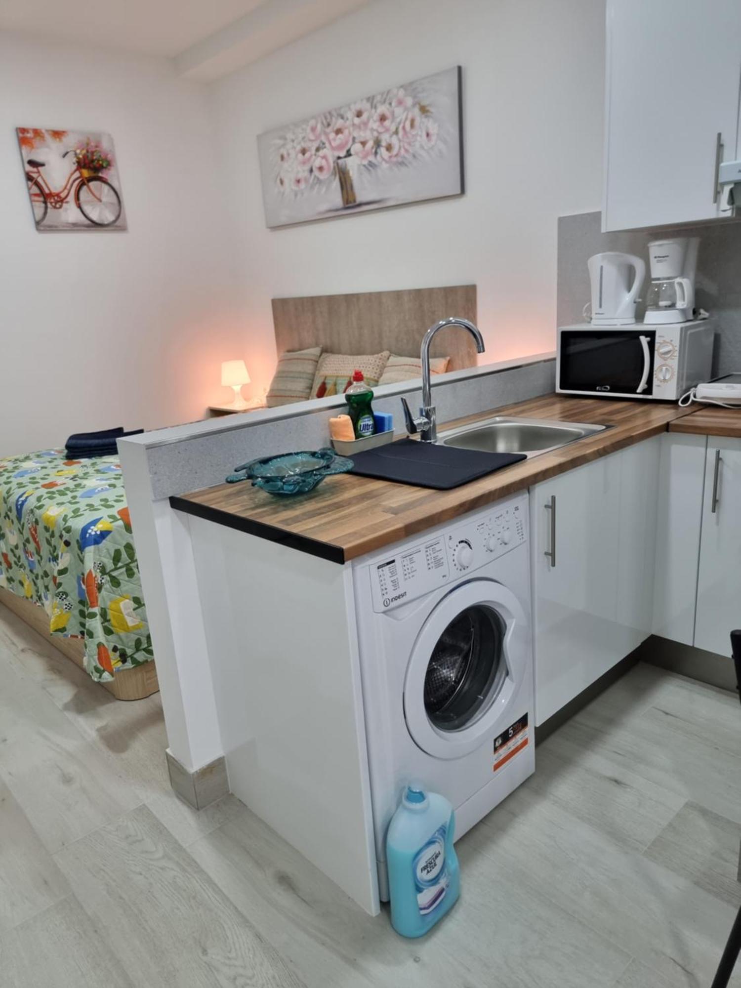 Apartamentos Zanca City Center Free Luggage Storage Малага Экстерьер фото
