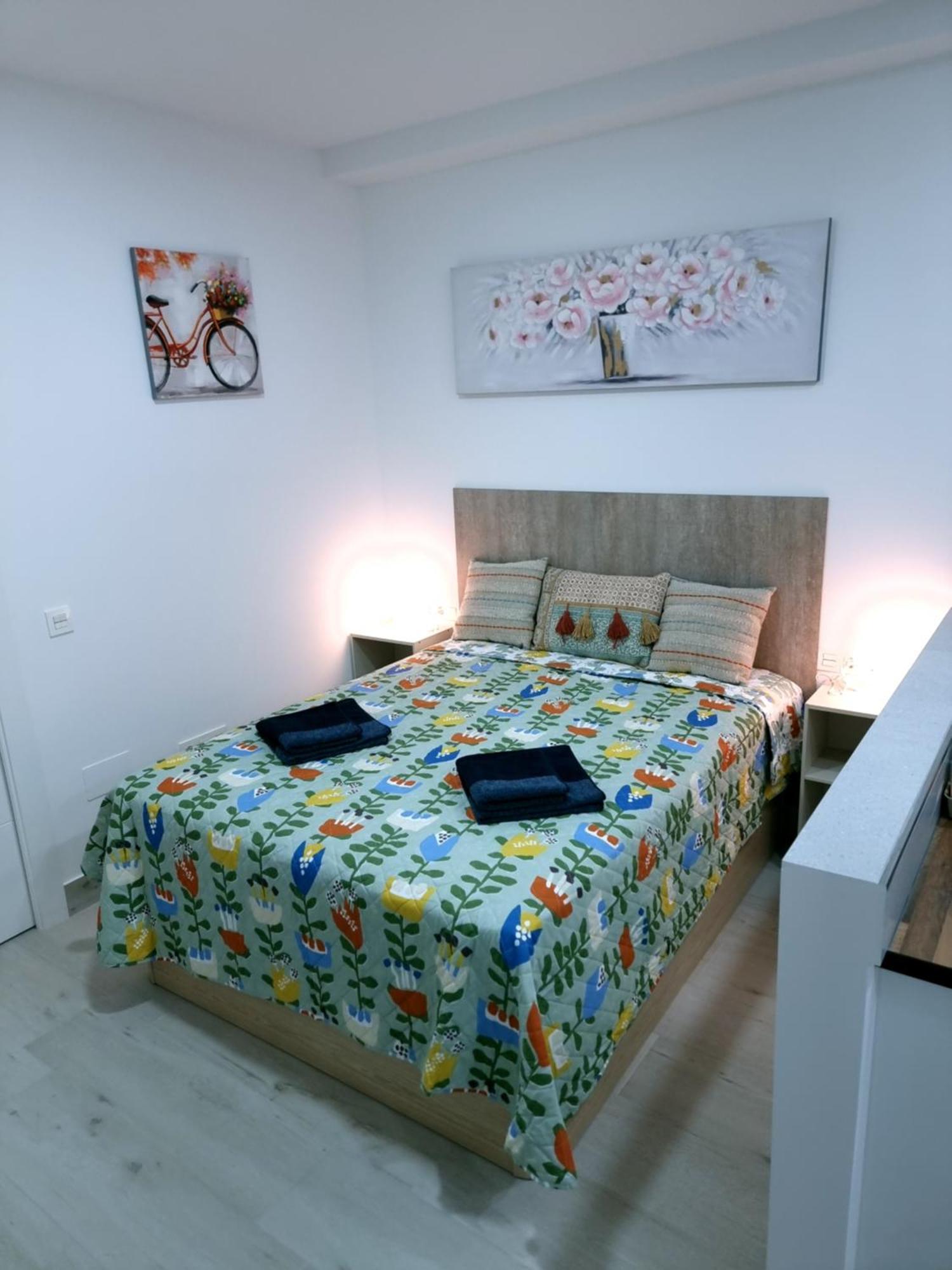 Apartamentos Zanca City Center Free Luggage Storage Малага Экстерьер фото