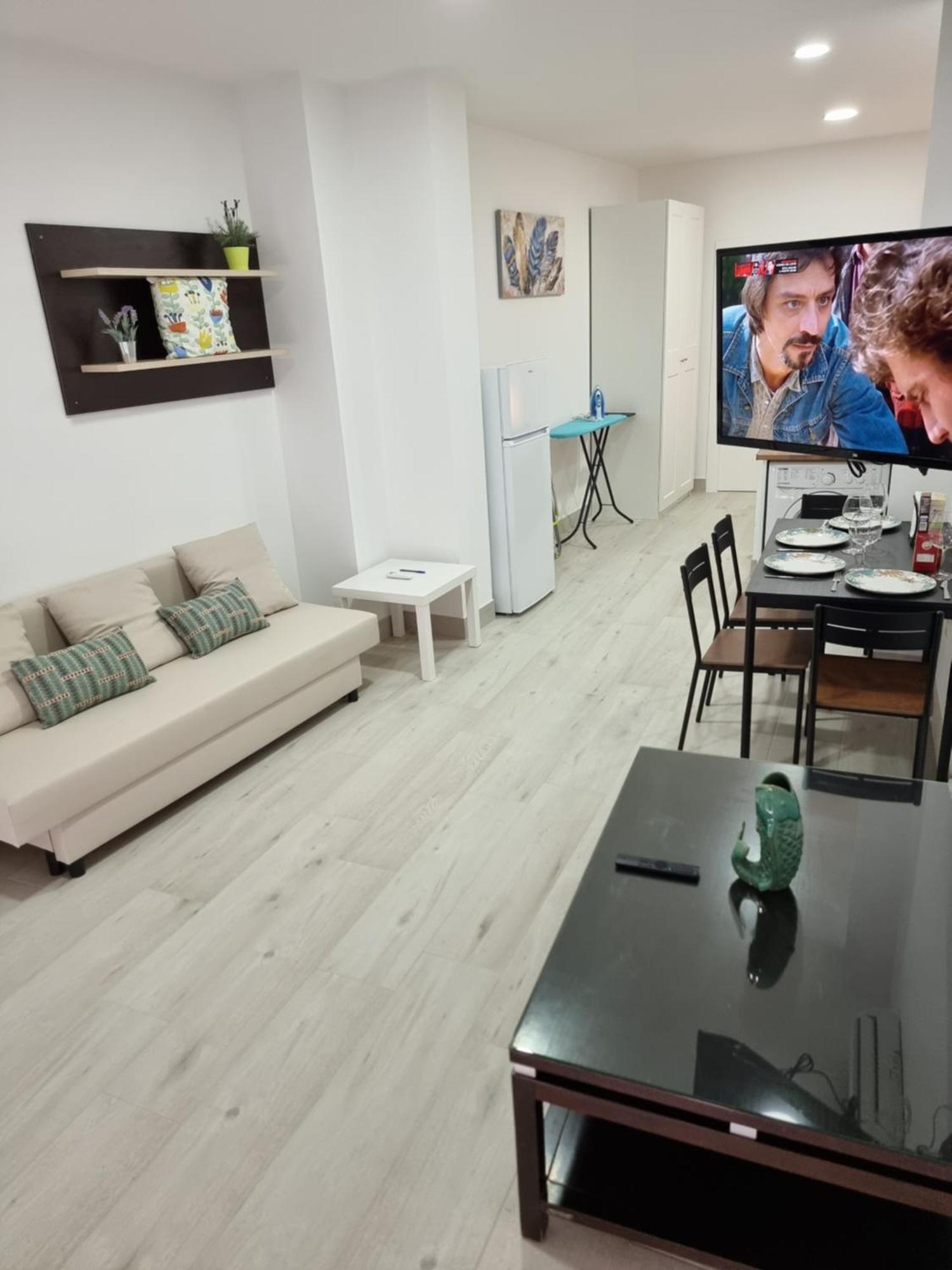 Apartamentos Zanca City Center Free Luggage Storage Малага Экстерьер фото