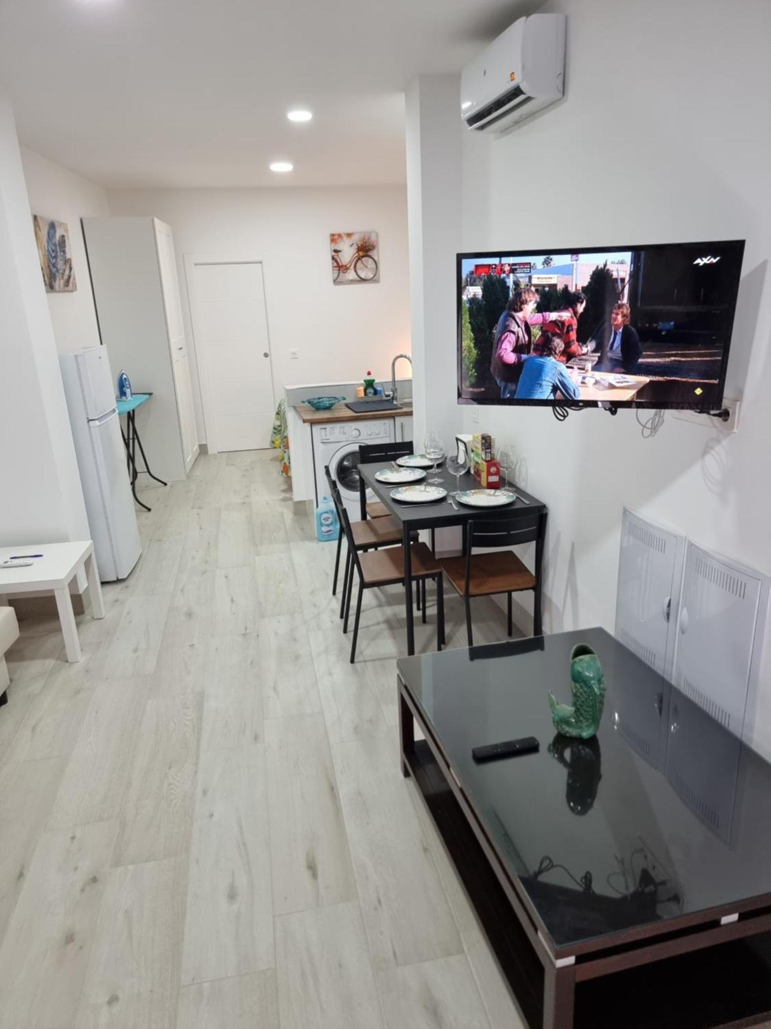 Apartamentos Zanca City Center Free Luggage Storage Малага Экстерьер фото