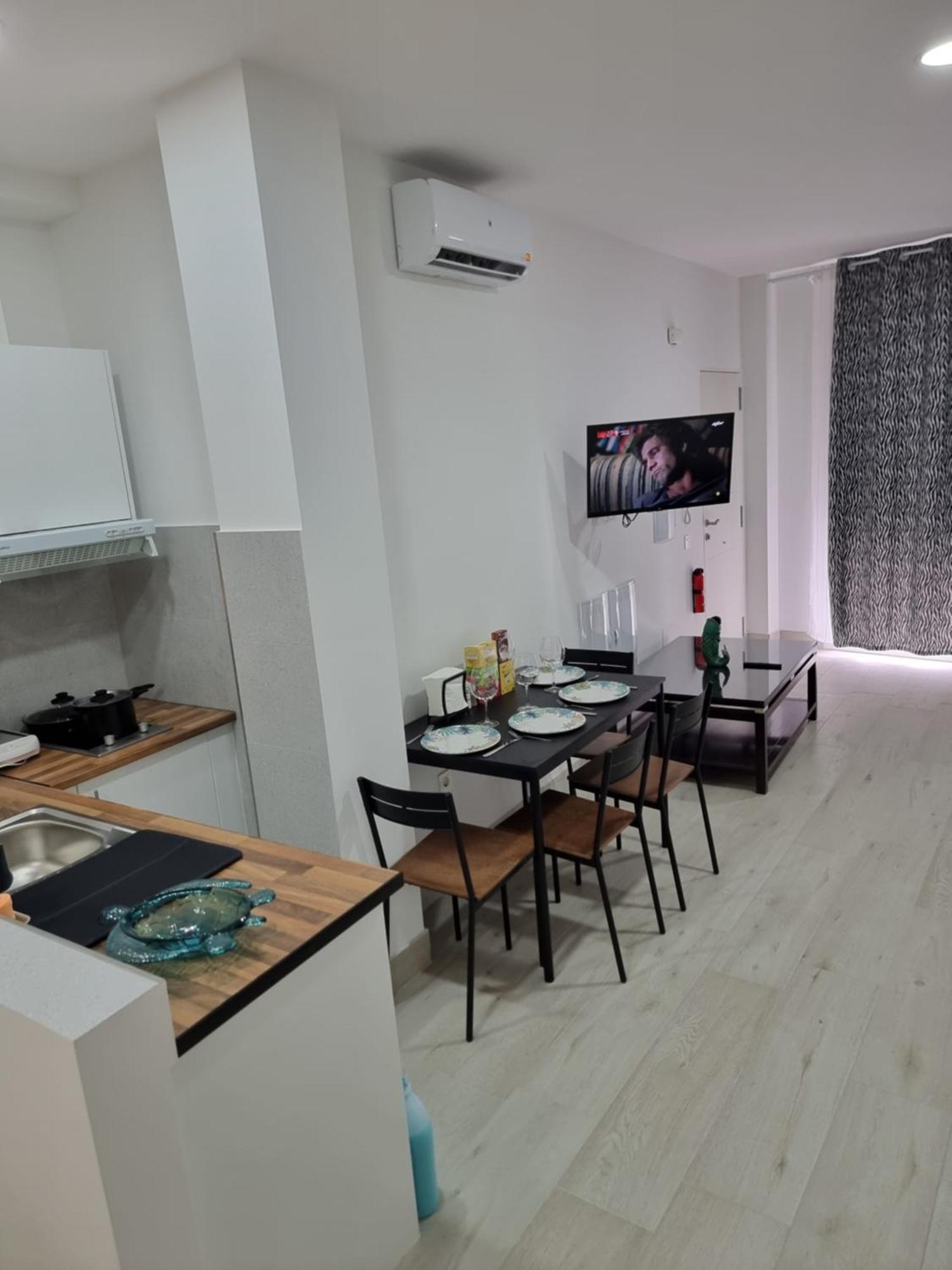 Apartamentos Zanca City Center Free Luggage Storage Малага Экстерьер фото