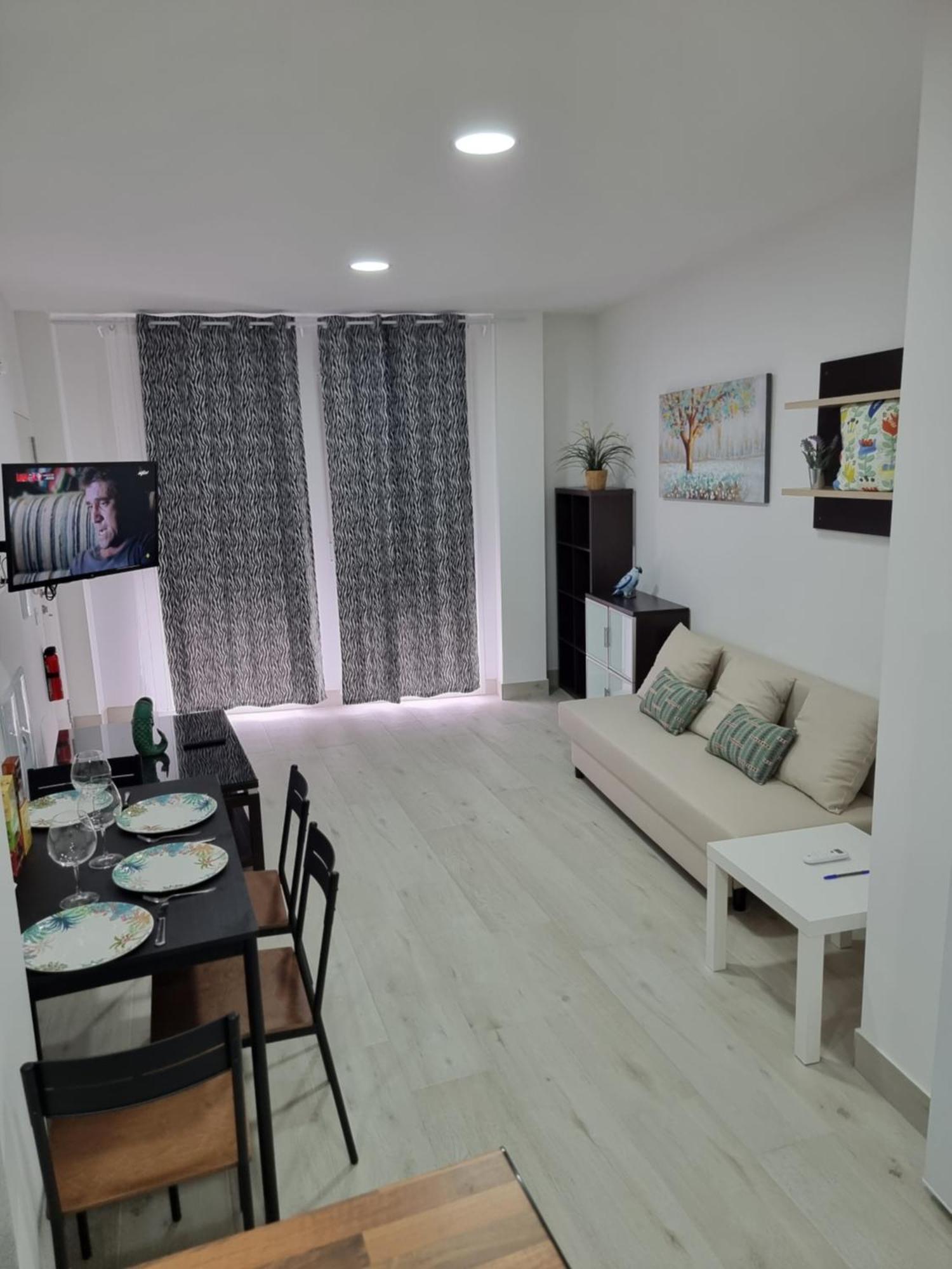 Apartamentos Zanca City Center Free Luggage Storage Малага Экстерьер фото