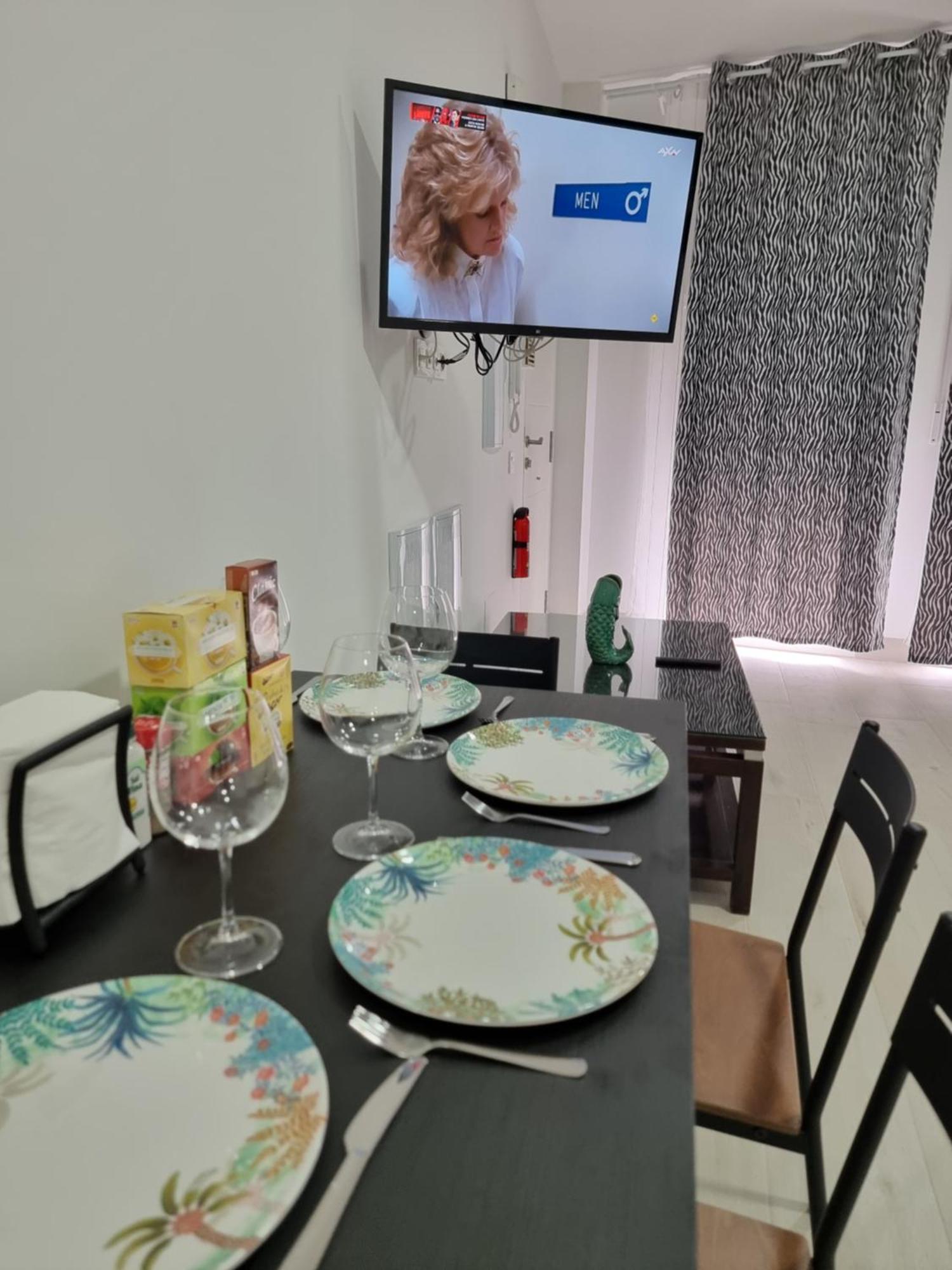 Apartamentos Zanca City Center Free Luggage Storage Малага Экстерьер фото