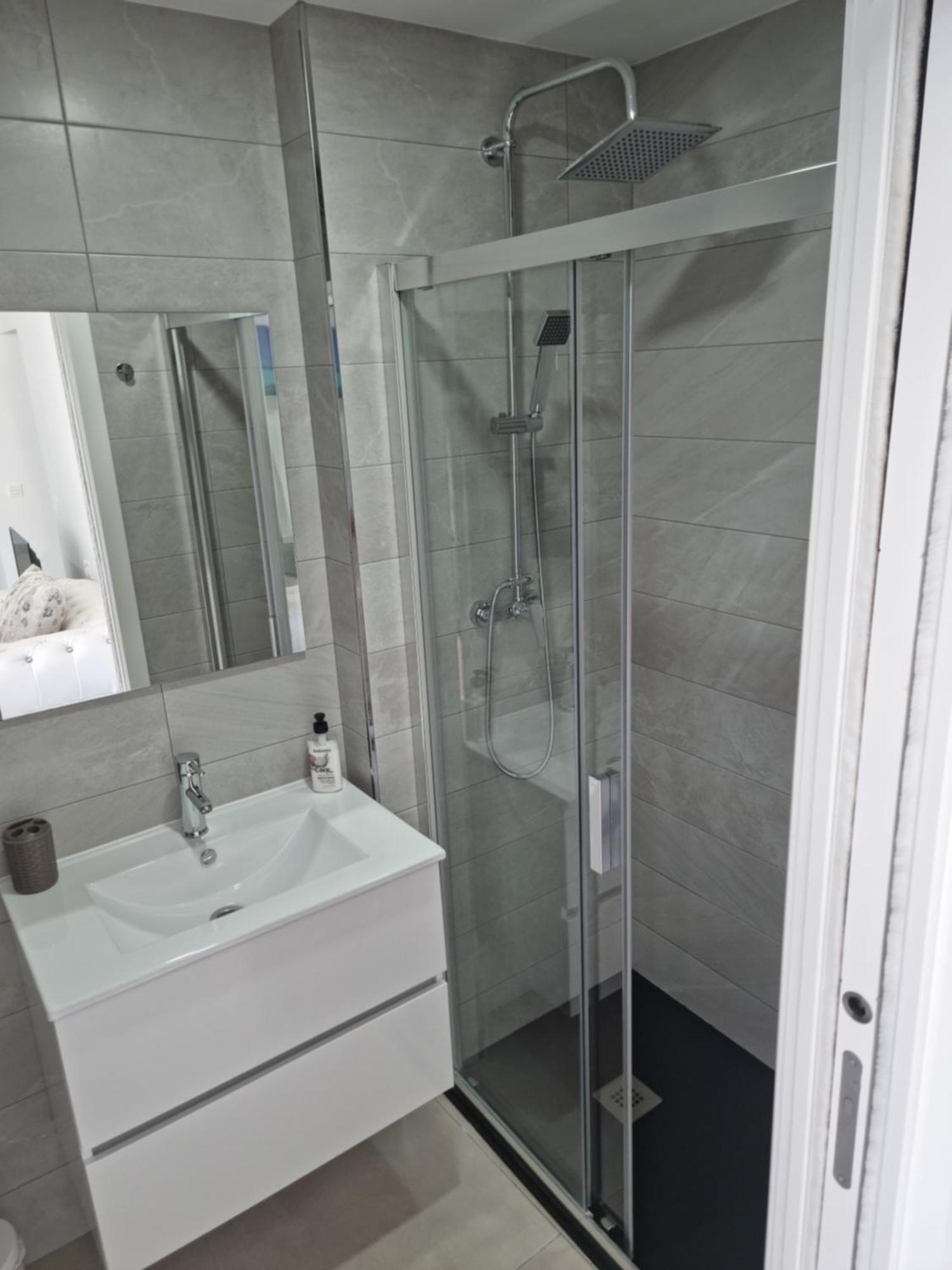 Apartamentos Zanca City Center Free Luggage Storage Малага Экстерьер фото
