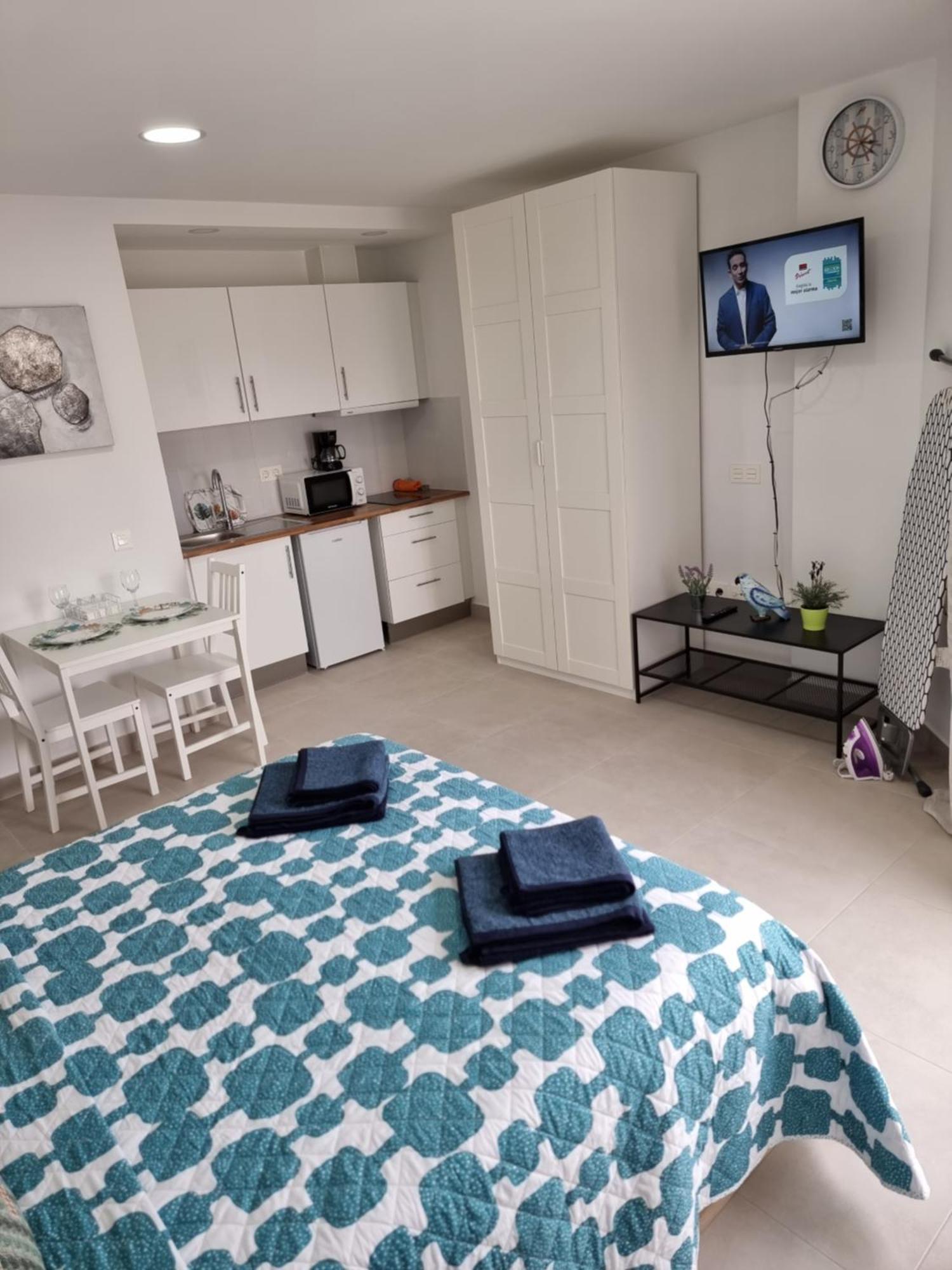 Apartamentos Zanca City Center Free Luggage Storage Малага Экстерьер фото